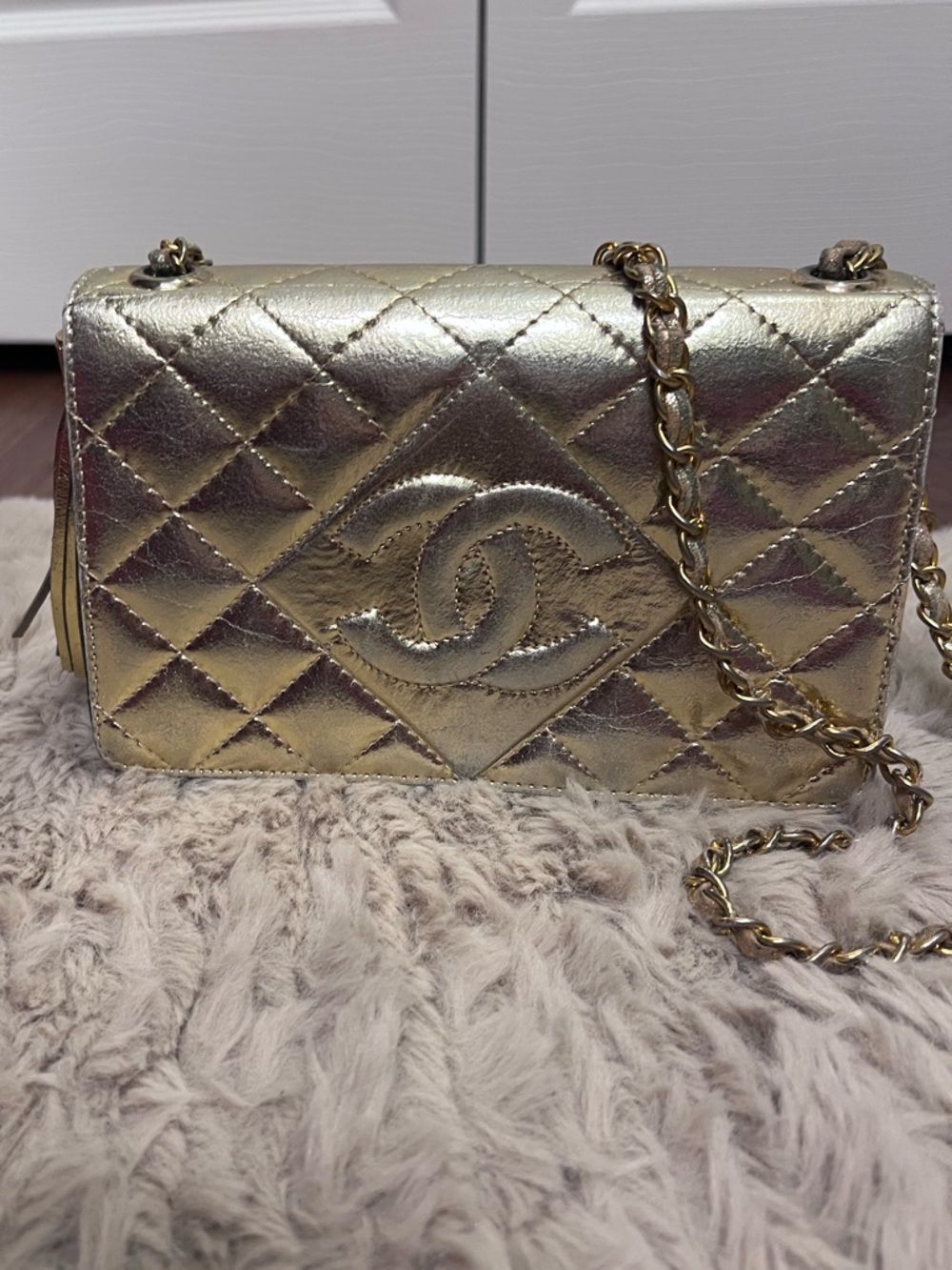 Rare inspired  Metallic Quilted CC Wallet-on-Chain in Gold Tone
